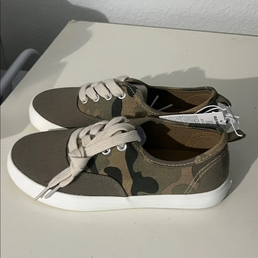 New Old Navy Canvas Shoes Boys Girls Size 1 Camo Camouflage NWT